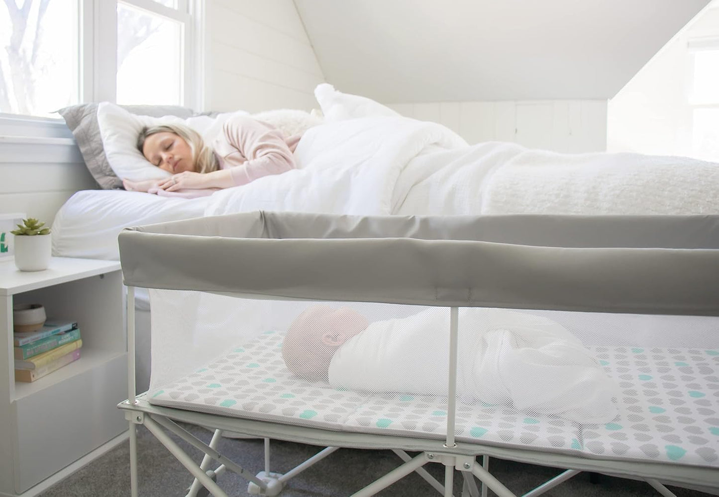 Regalo My Crib Portable Infant Bassinet, Includes Design Padded Insert